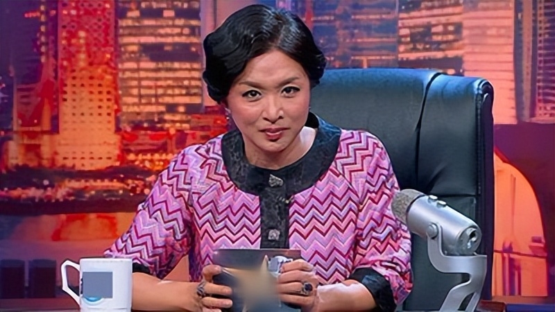 54岁金星重回男儿身现身机场,55岁金星重回男儿身了吗