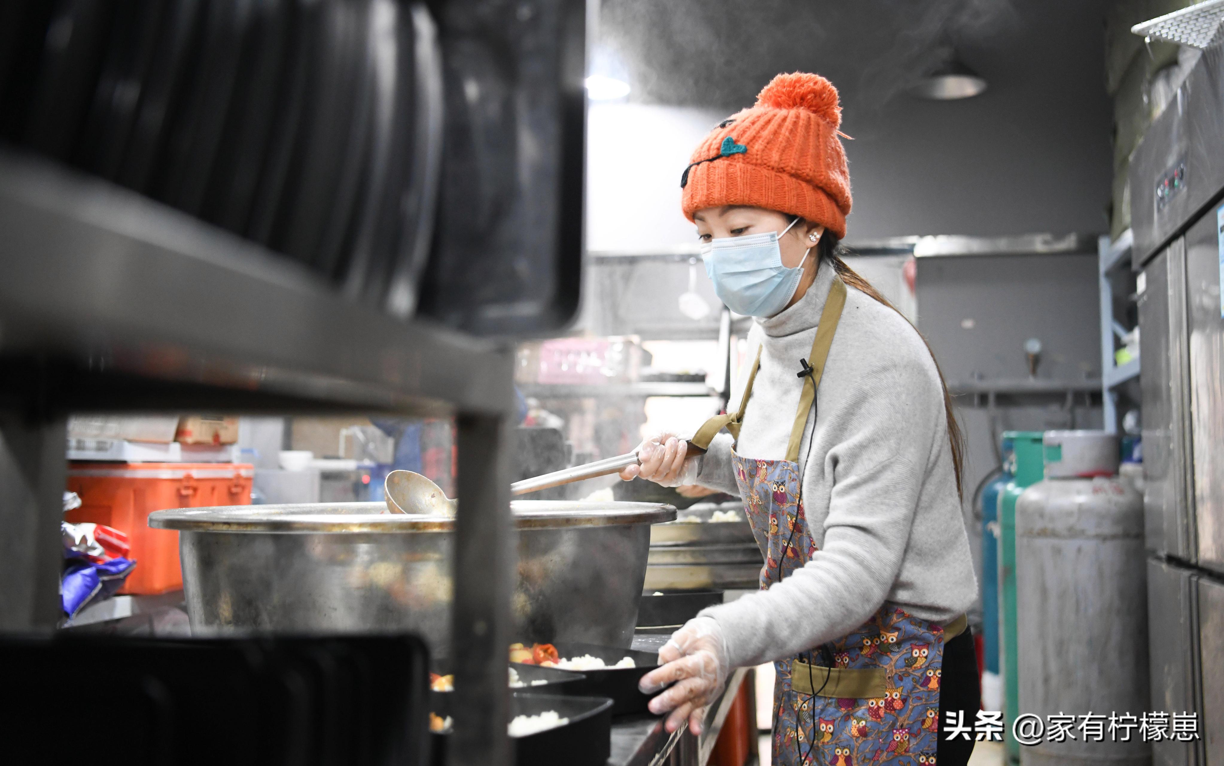 四川雨衣妹妹打假视频,雨衣妹妹卖货翻车