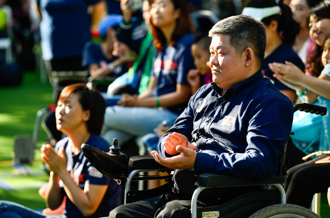 罕见病患者重获新生,罕见病患者爬山