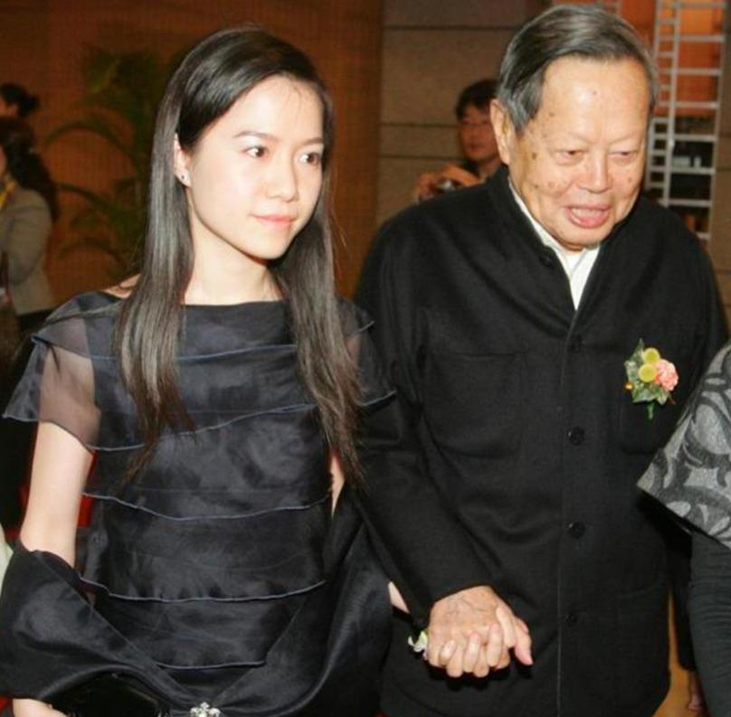 翁帆与杨振宁结婚生活状况怎样,杨振宁和翁帆结婚的当年现状