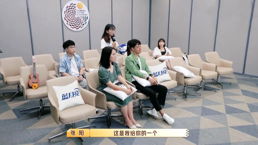 何炅说出职场真实一面视频,何炅揭秘职场