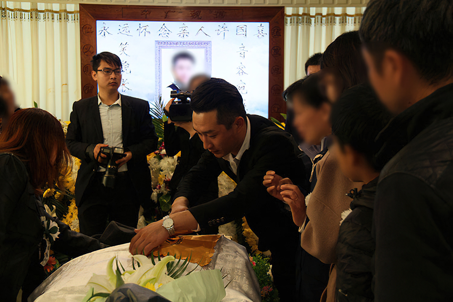 人体最坚硬的部分是牙齿,人体中最坚硬的部位不是头骨吗