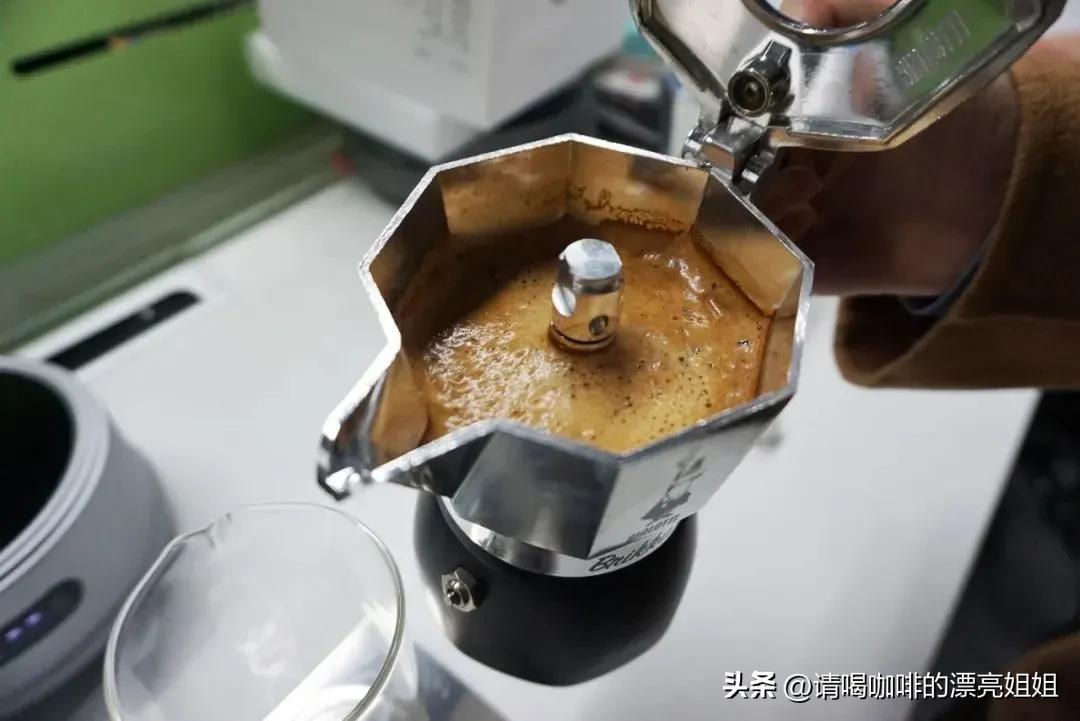 摩卡壶和意式咖啡机磨粉区别,摩卡壶和意式咖啡机选哪个