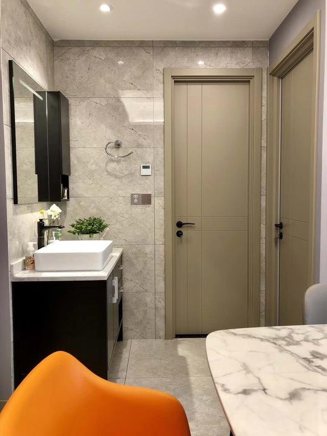 开关门吱吱响怎么解决,开关门老是响怎么处理