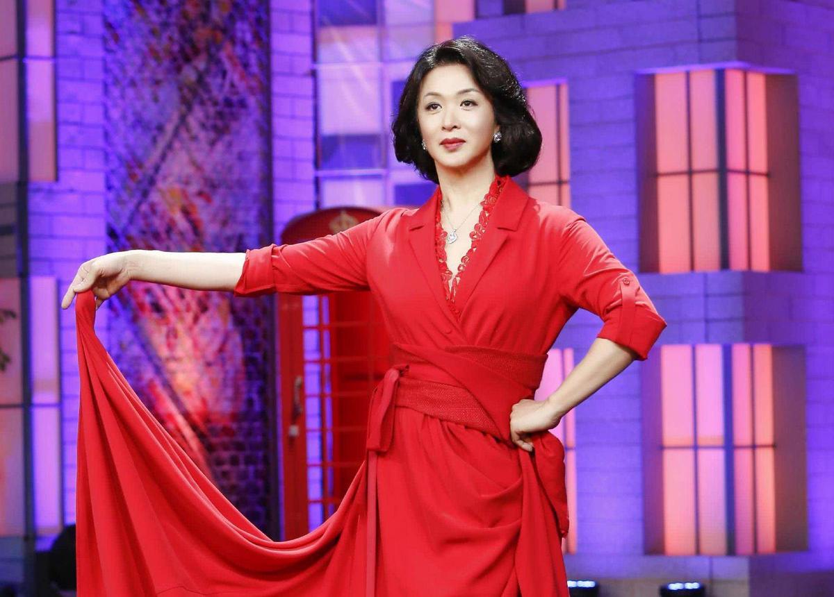 《金星秀》停播6年，金星亮相干女儿婚礼，55岁的她身材好气质佳