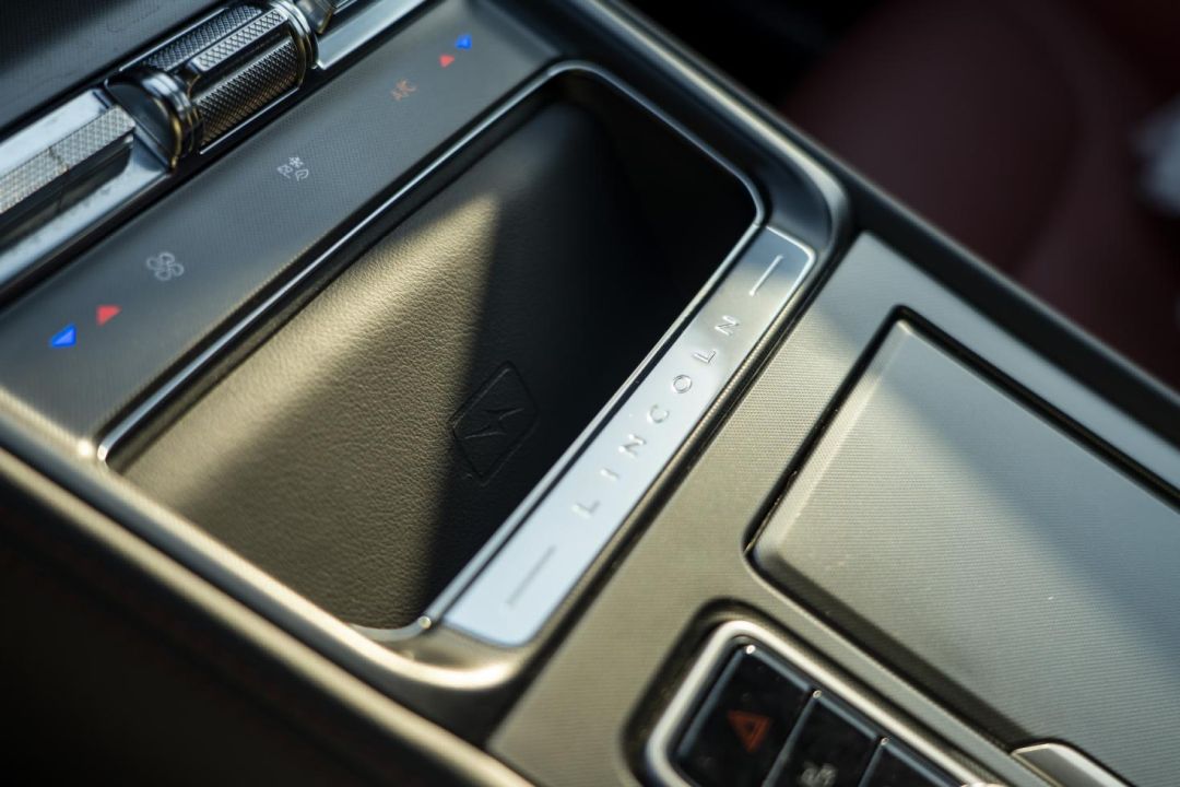 新款林肯z试驾,22款林肯z银色试驾