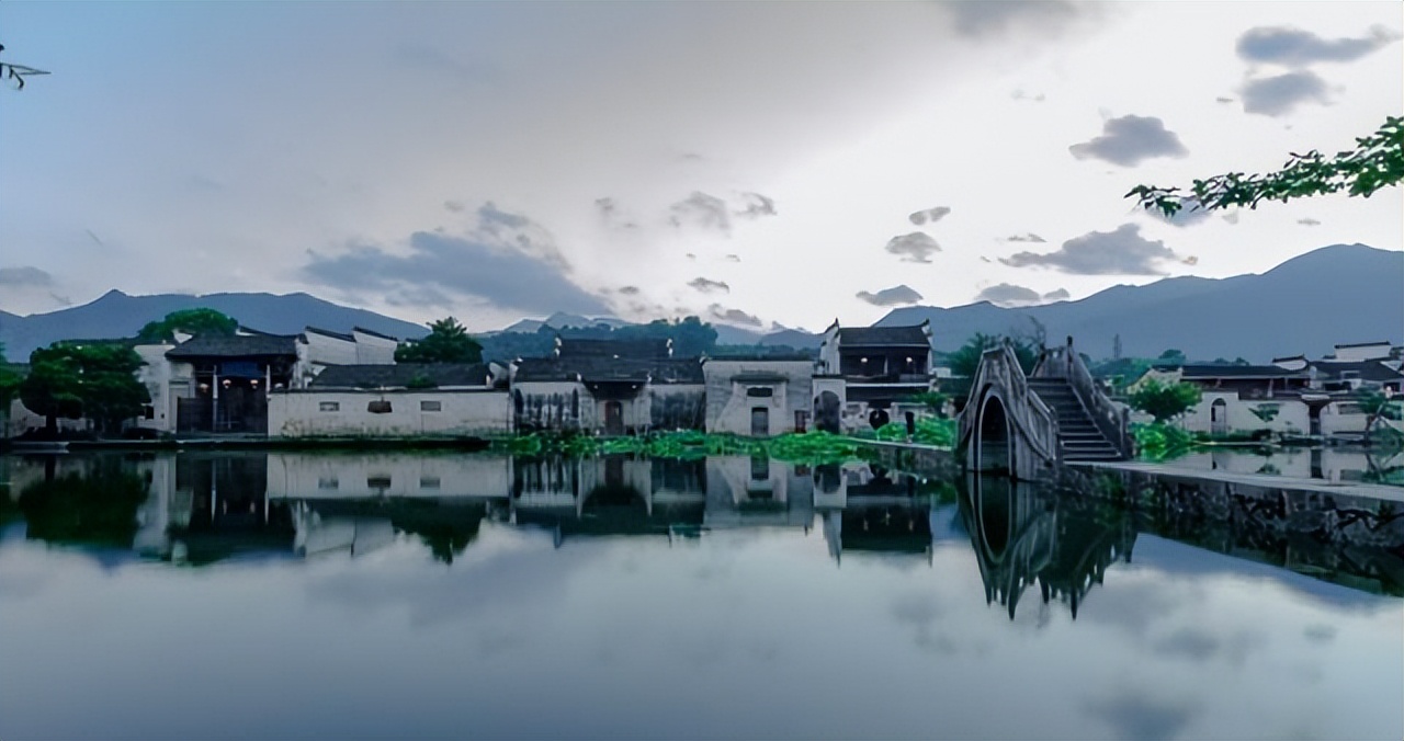 世界上最著名的十大古镇,云南著名古镇景点排名