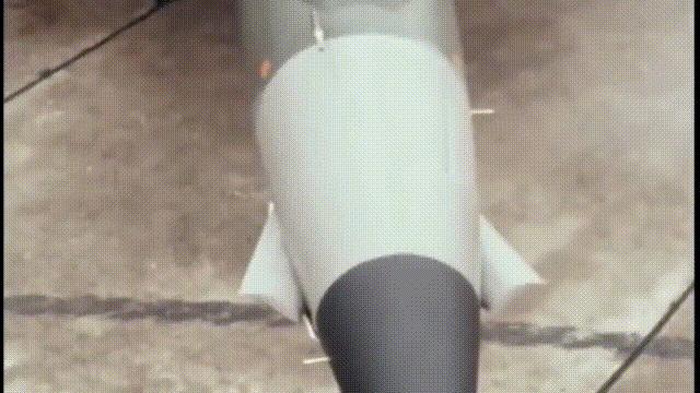 幻影Ⅲ加上两撇八字胡，和A-7去瑞士PK，最后赢家是F-5