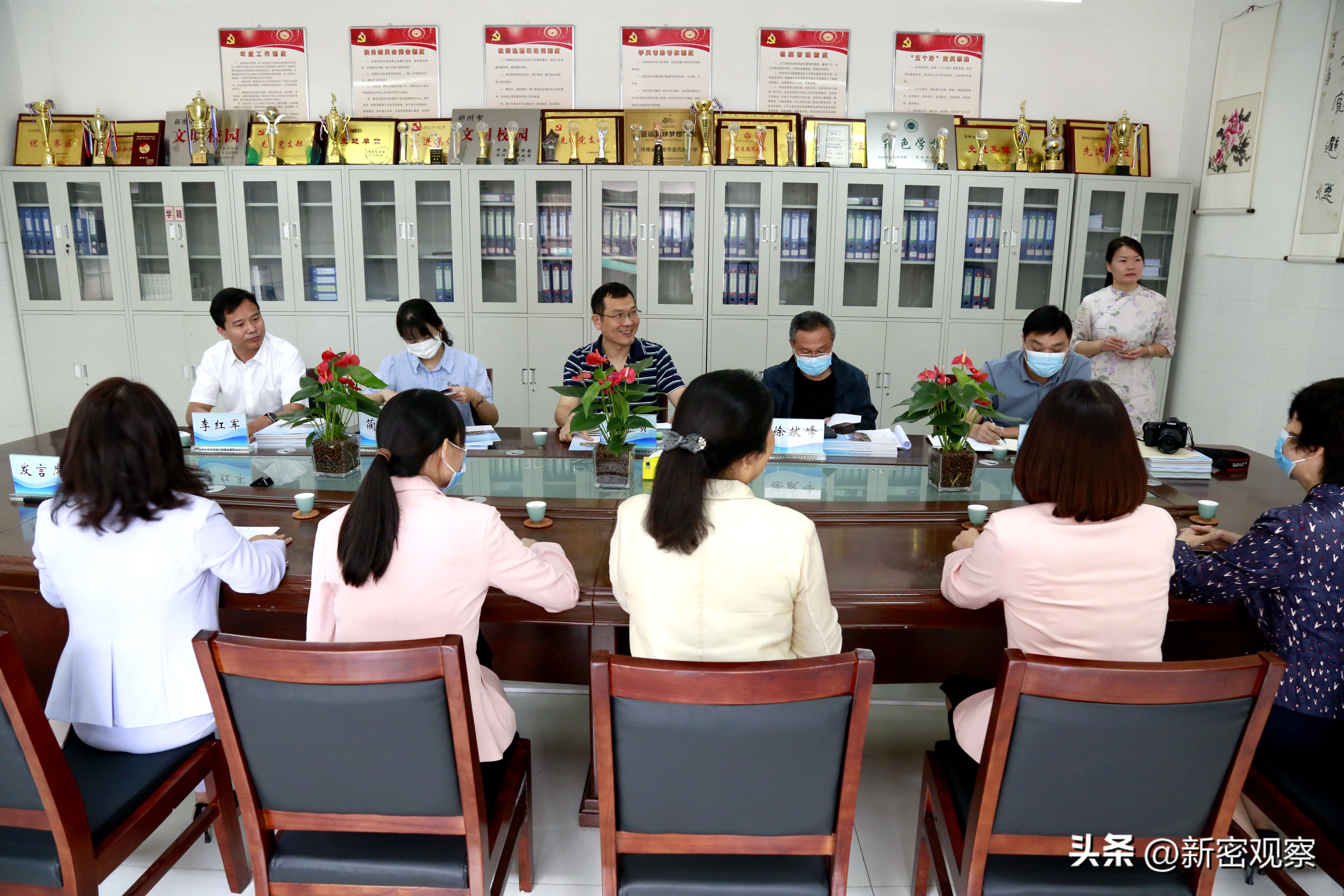 新密市金凤路小学全景,2018年新密市金凤路小学