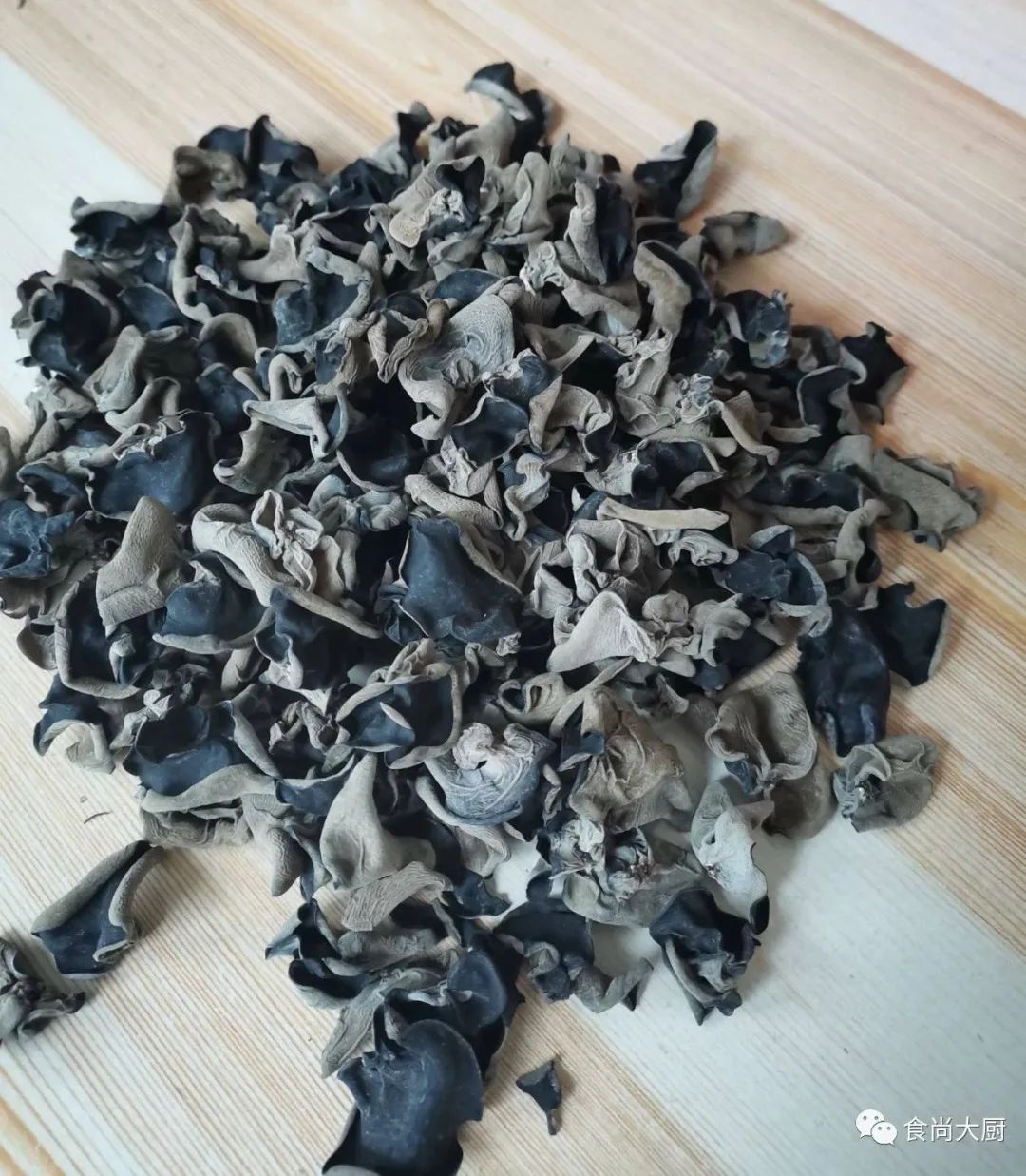 黑木耳是养颜美容之佳品,木耳最佳配菜抗衰老