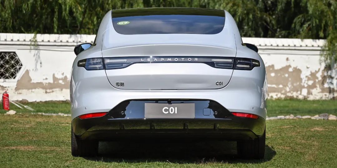 预售价18-27万元零跑c01开启预售,c01零跑增程行政版降价多少