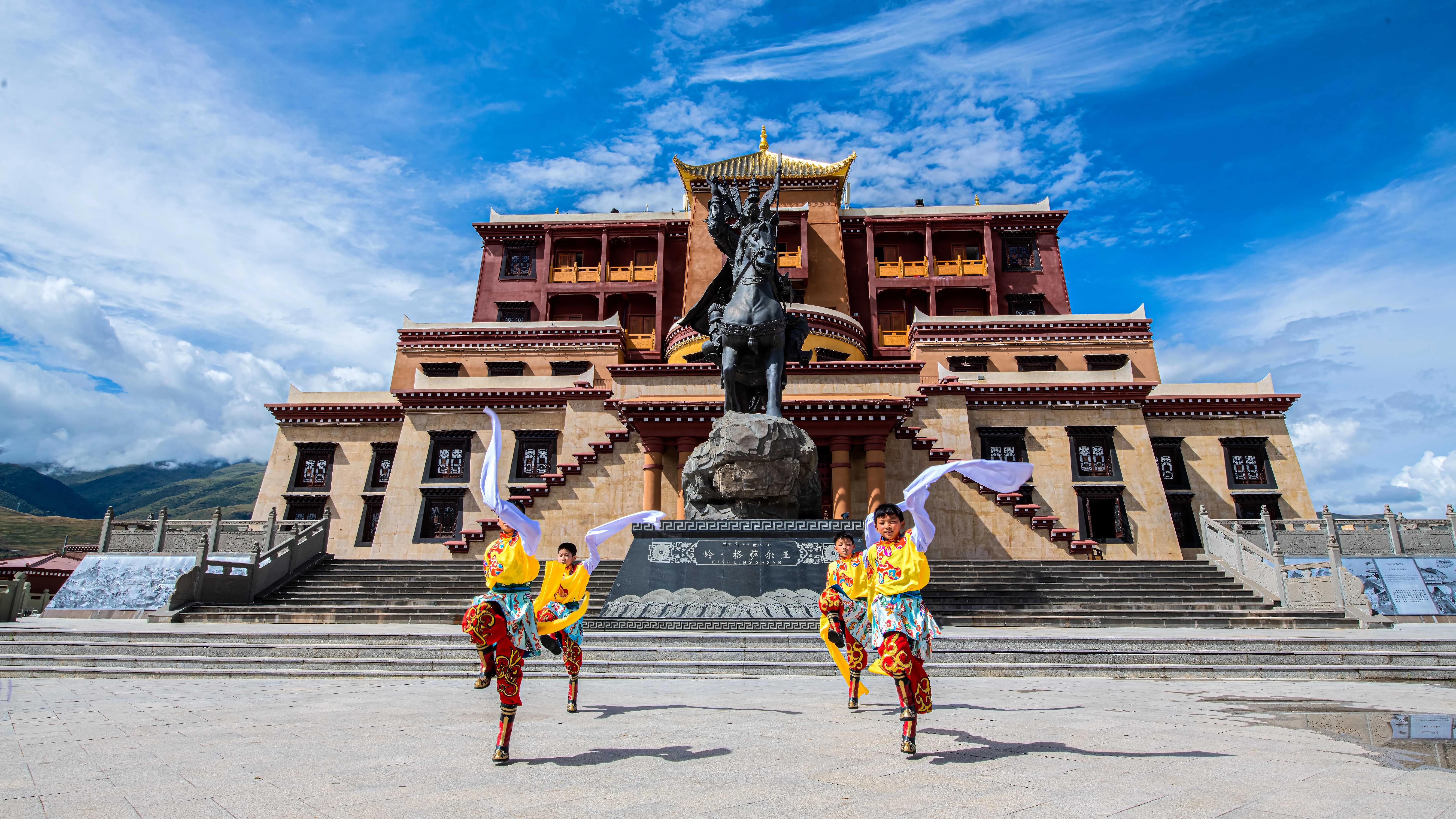 甘孜州最美风景在路上,金秋的甘孜州