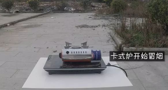 家中聚餐厨房突然爆炸,在吃饭时爆炸的尴尬瞬间