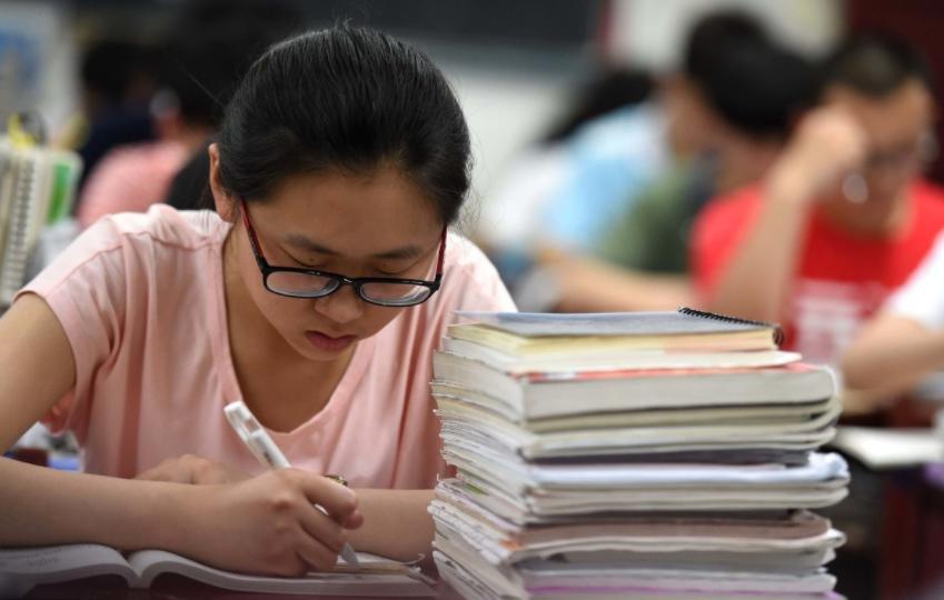 学霸是靠题海战术吗,高三学霸靠题海战术成长