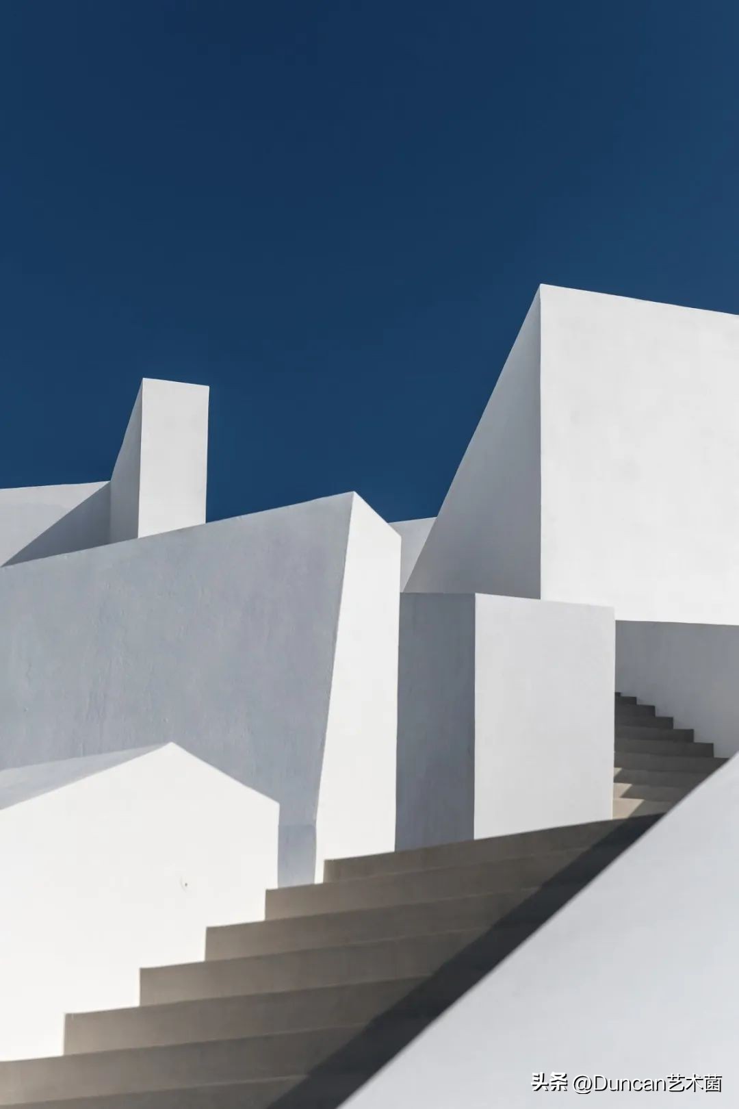 希腊KapsimalisArchitects①打造蓝白极简主义的童话世界！