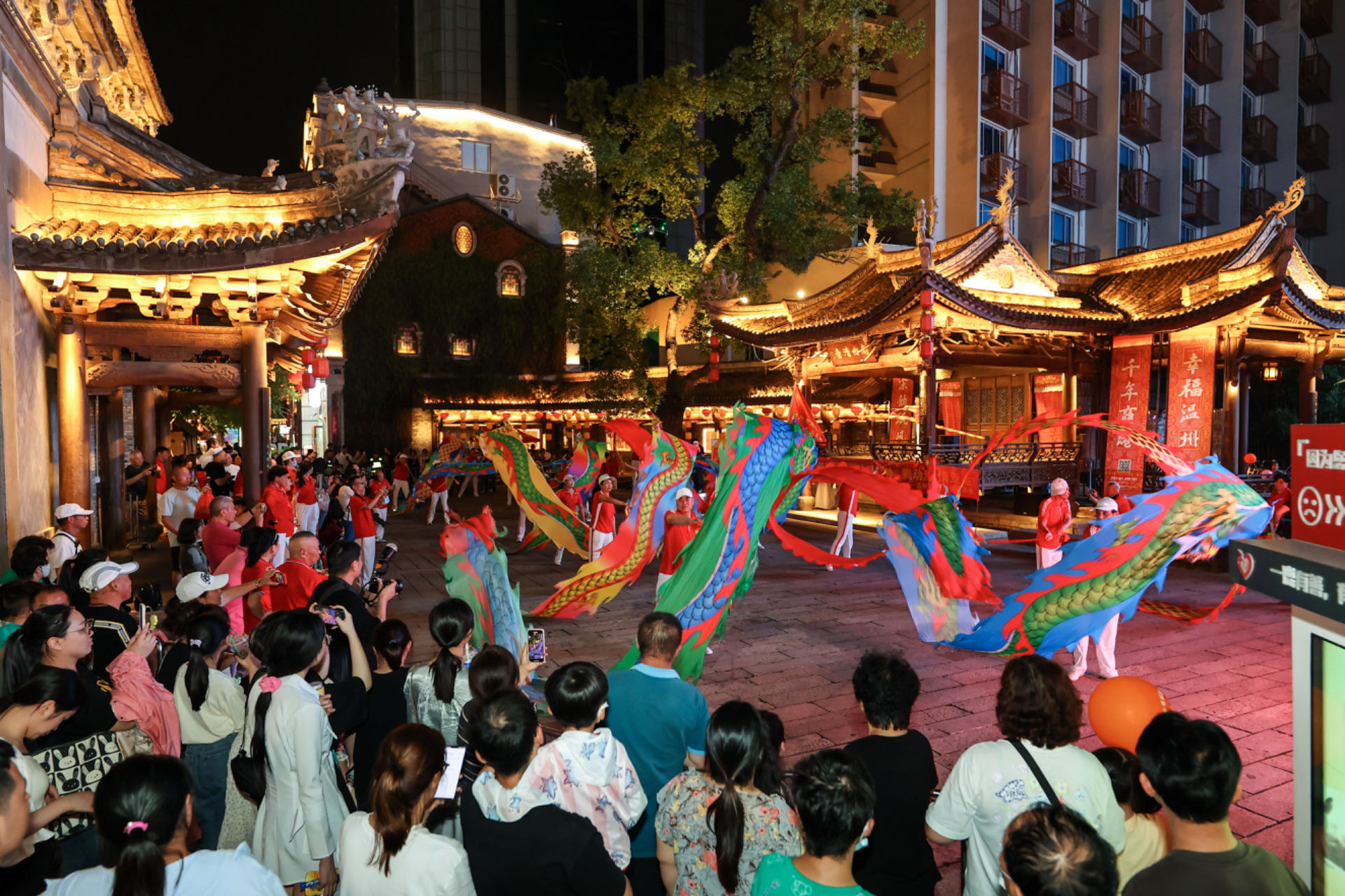 月光经济增添城市夜魅力,夜经济点亮夜生活