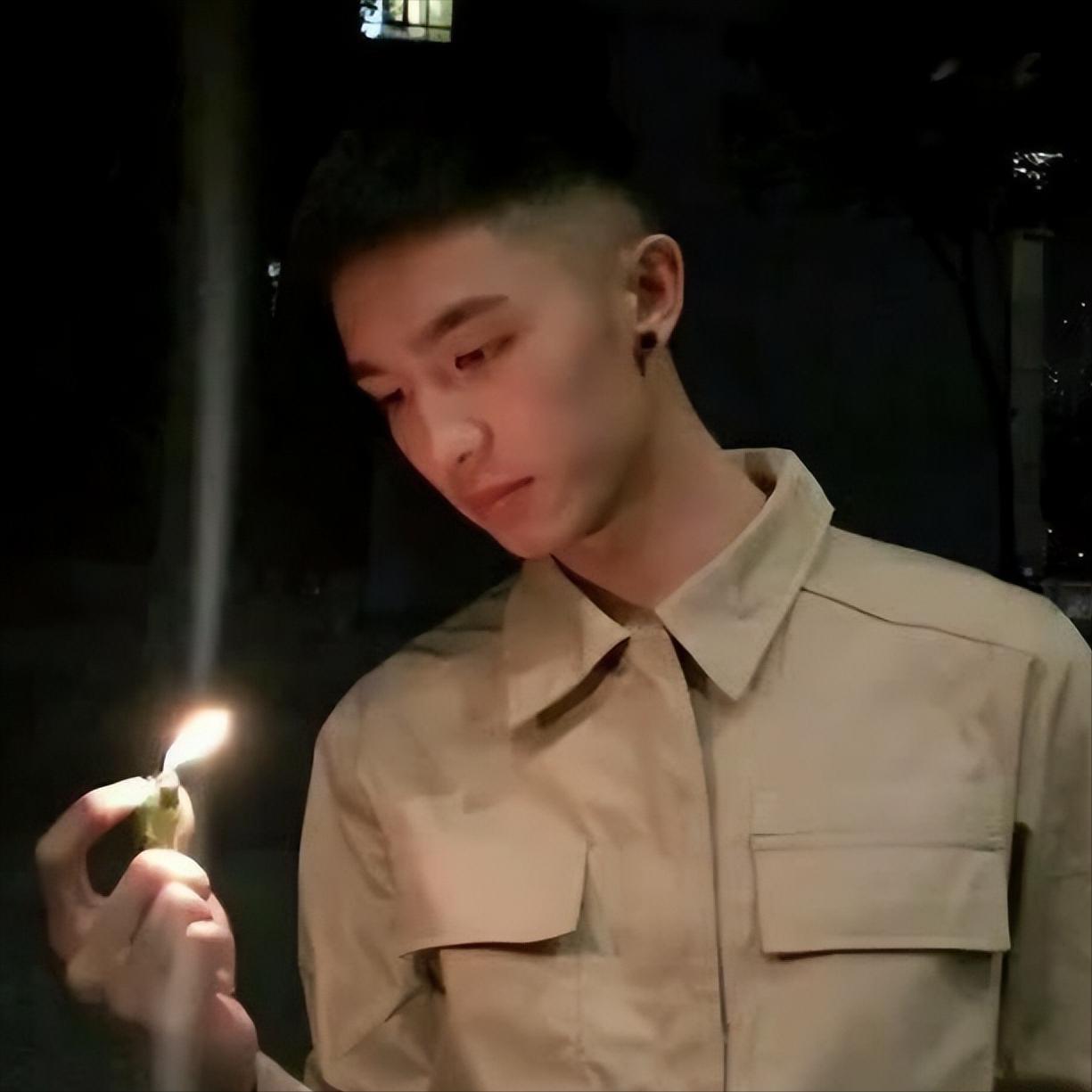 四川男人,痞帅与霸道的快手红人,全网百万粉丝,有着励志的故事