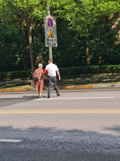 chatGTP问答:男生该如何提升自己的形象？