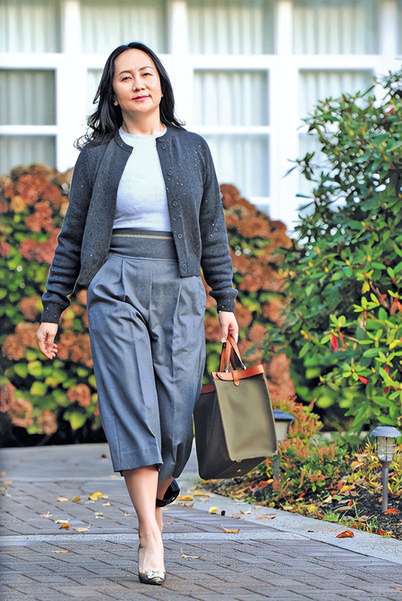 三星长公主、杨紫琼都爱背大包,这16个牌子女精英必备!