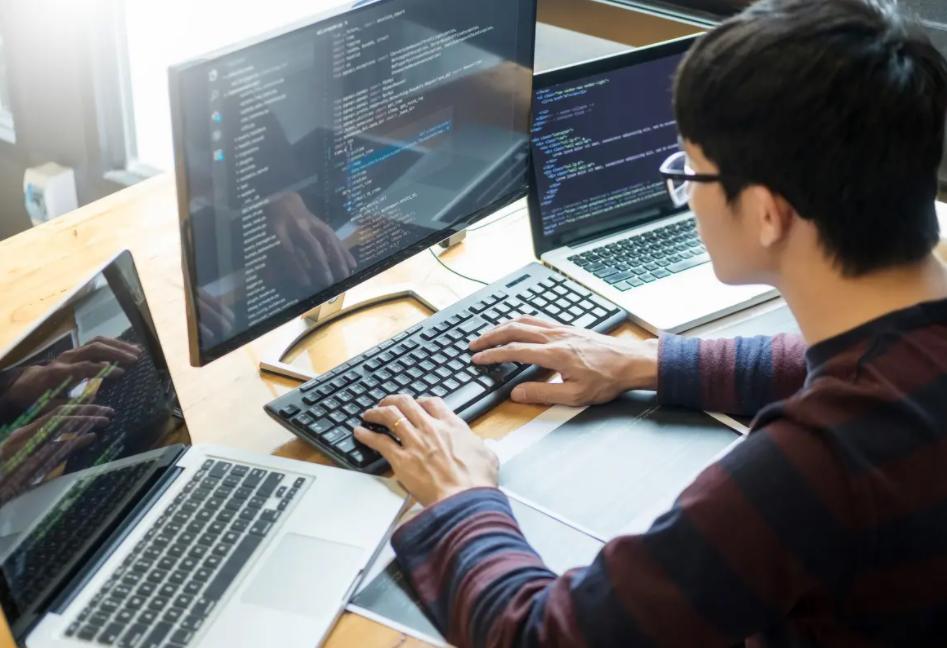 继马云之后，众多互联网大佬开始离场，未来这些专业将会崛起