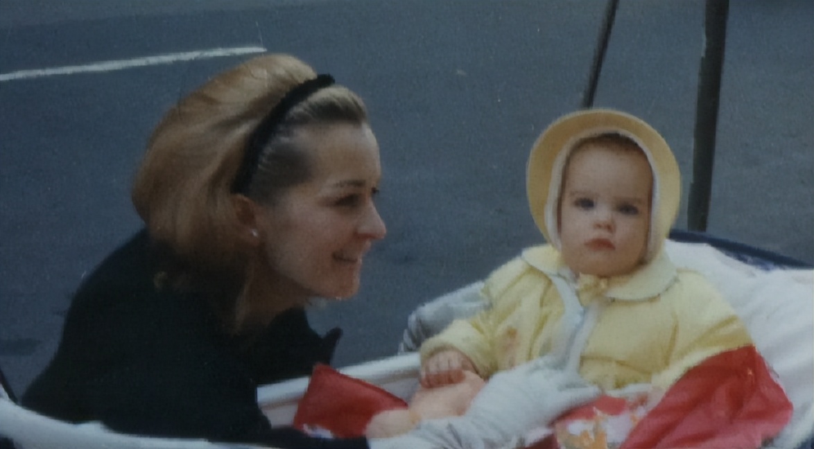 10岁全裸出镜，20岁声称自己仍是处女，“美国舒淇”的裸照风波