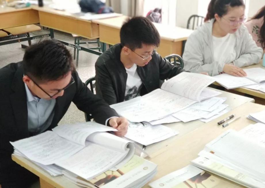 事业单位聘用制是铁饭碗吗,事业单位聘用制人员的工资待遇