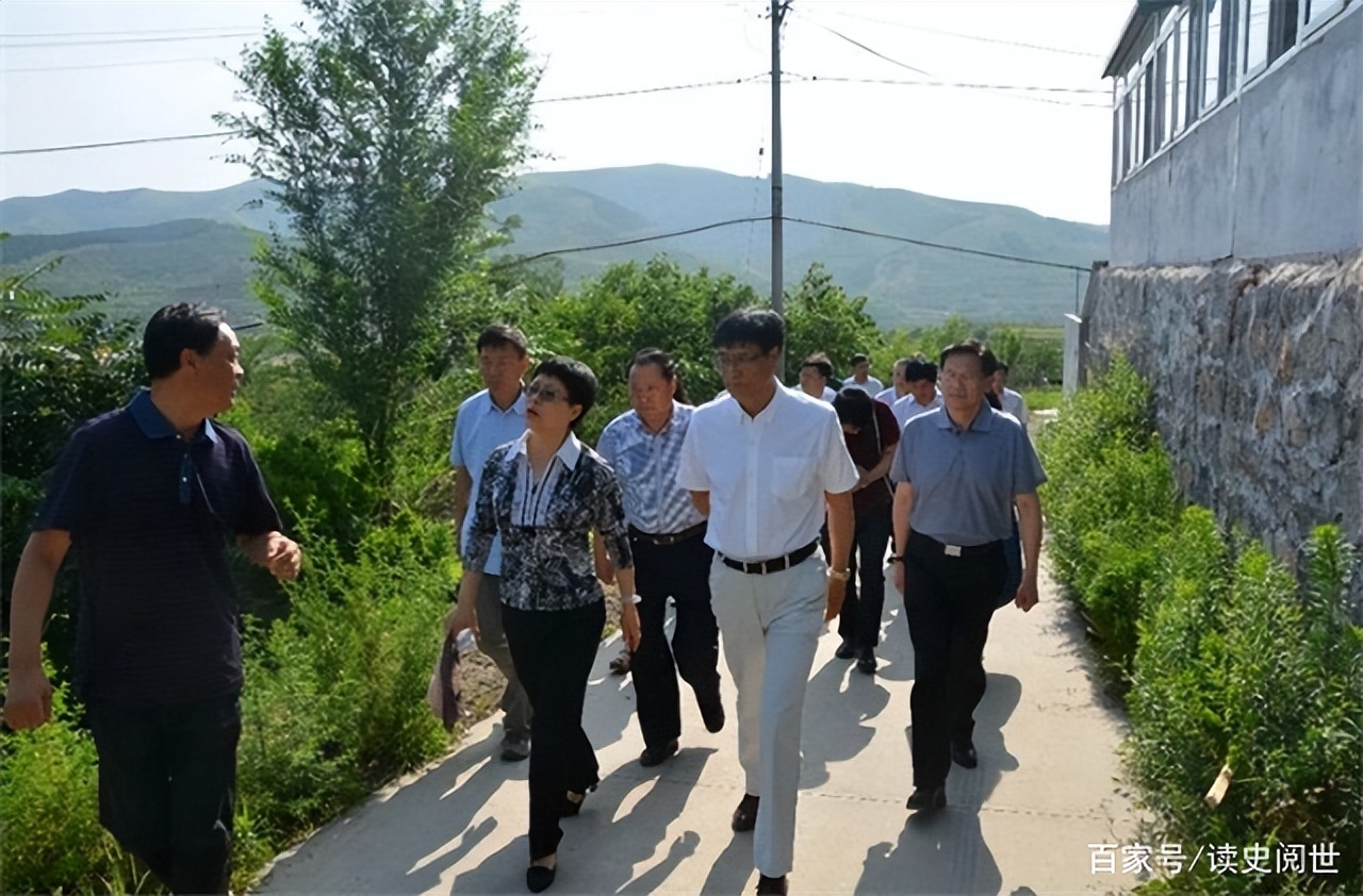 公务员辞职养蟑螂现在成亿万富翁,公务员辞职养蟑螂