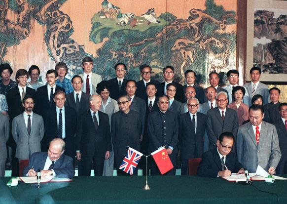 1997香港回归第一批驻港舰艇,英军航母护卫舰南海