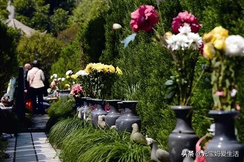 上坟祭祀一般拿几样供品,上坟后的供品可以带走吗