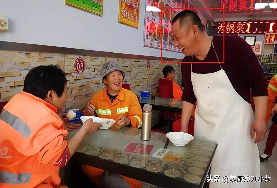 湖北农村老汉，办酒席拉来一车茅台，一车中华烟！引发网友热议