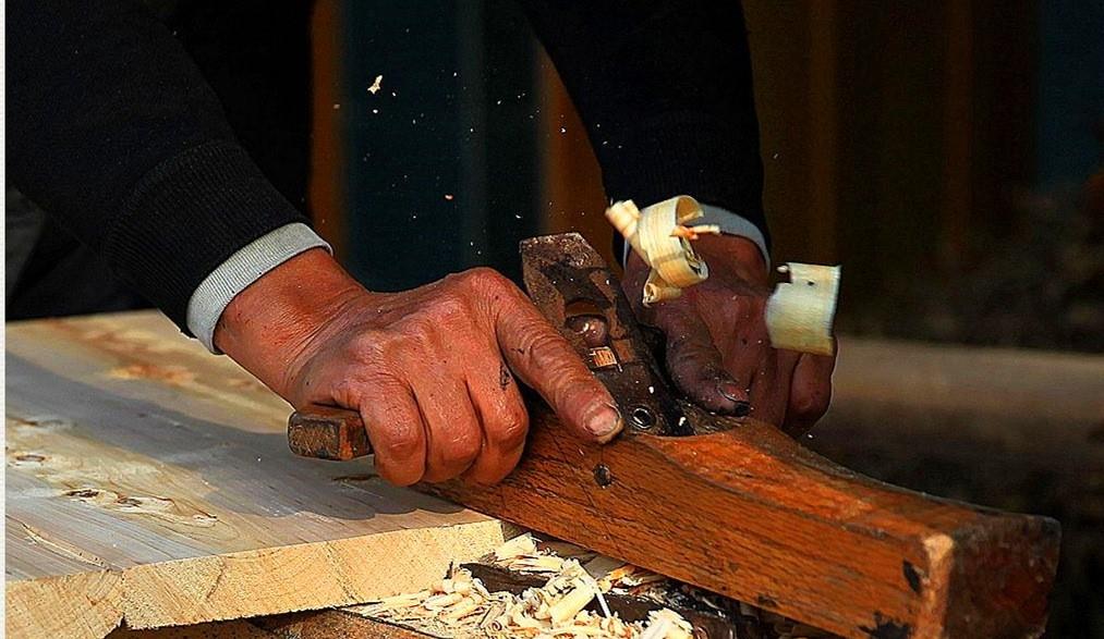 民间故事木匠给寡妇修床,民间故事木匠给娘子修床