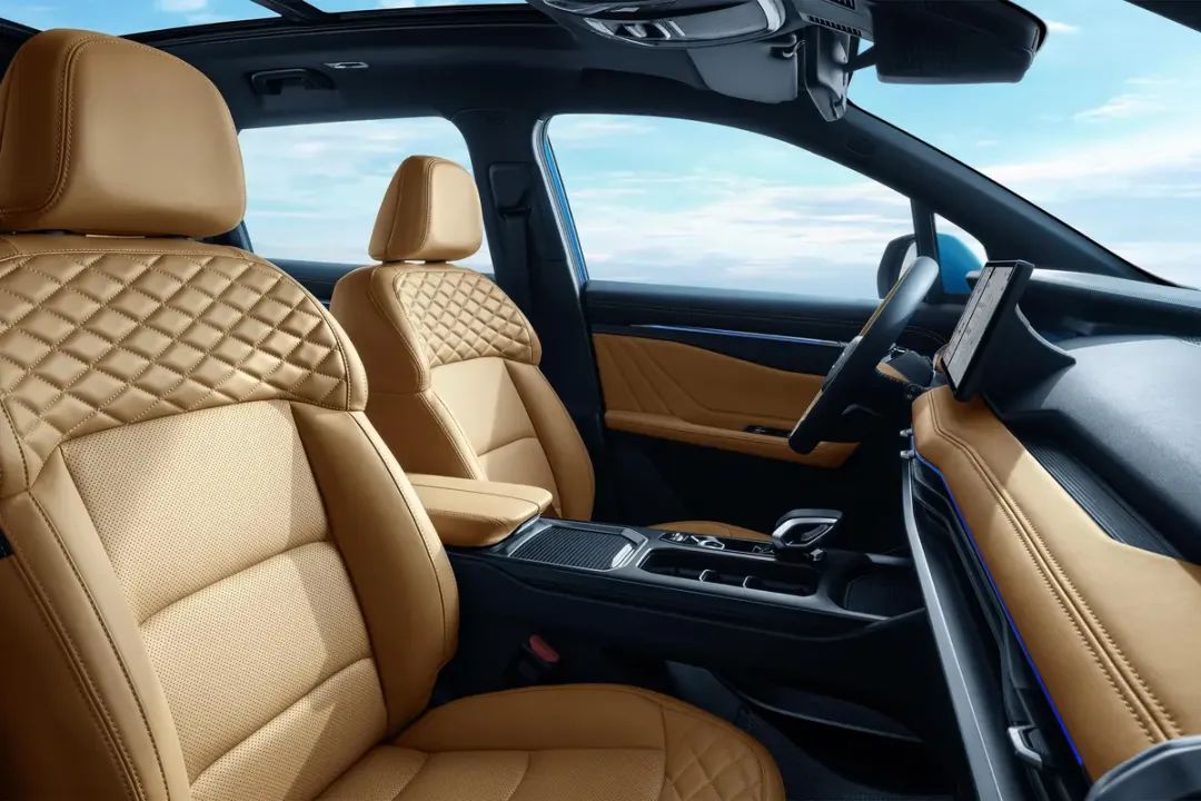 实力不输汉兰达配国六227马力引擎,车长近5米标配9at完胜汉兰达