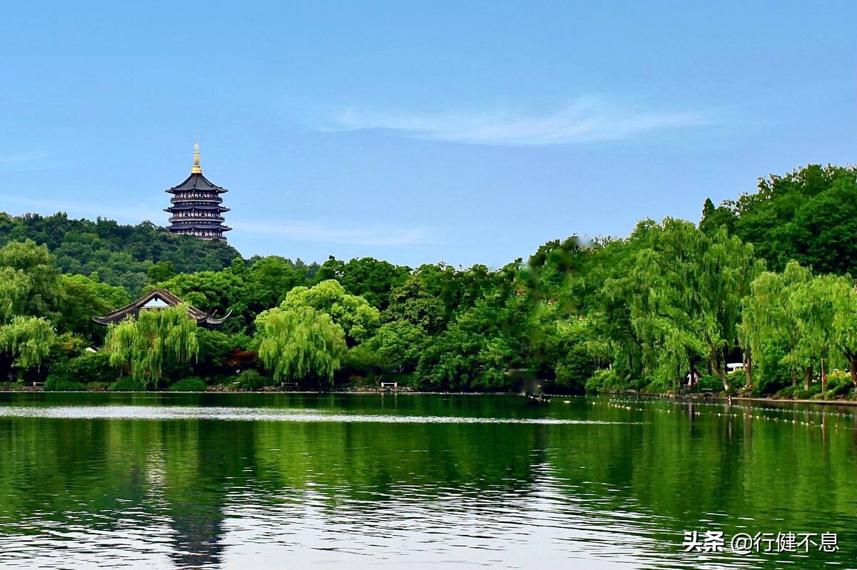 荷花十里桂三秋：十二首著名诗词，领略杭州的诗意之美