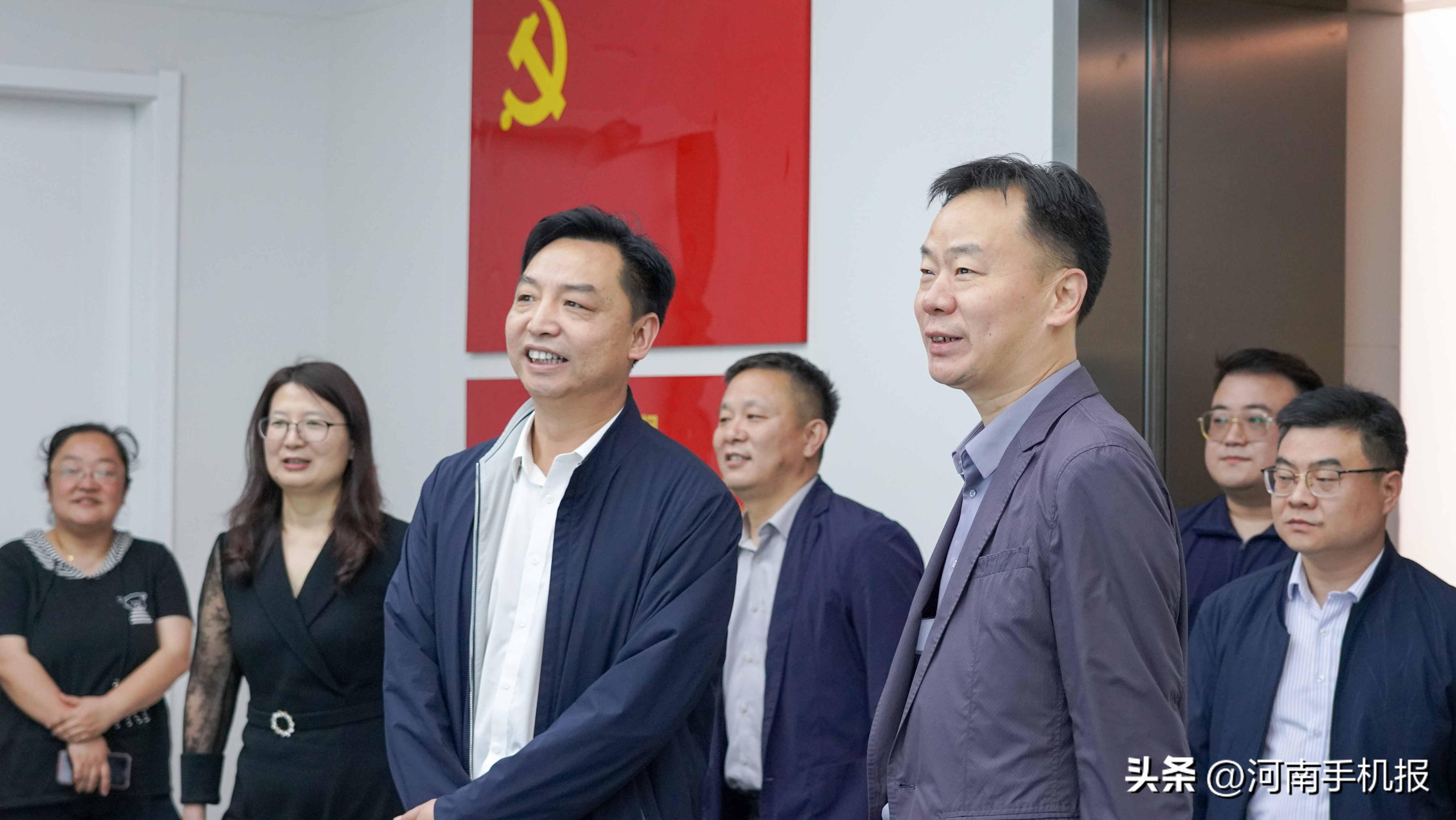 河南手机报有限公司与河南开放大学今日签订“直播电商”战略合作协议