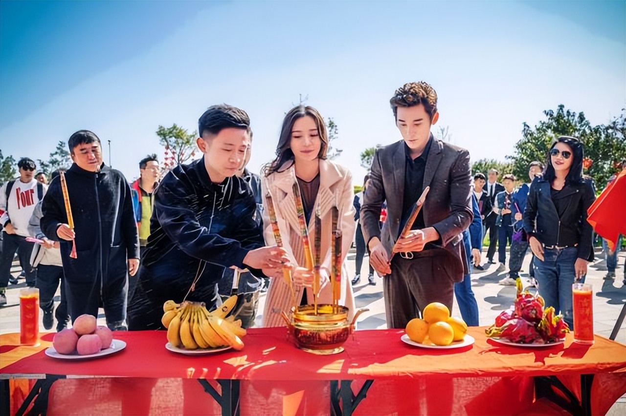 和杨紫对戏,和杨紫同台唱歌