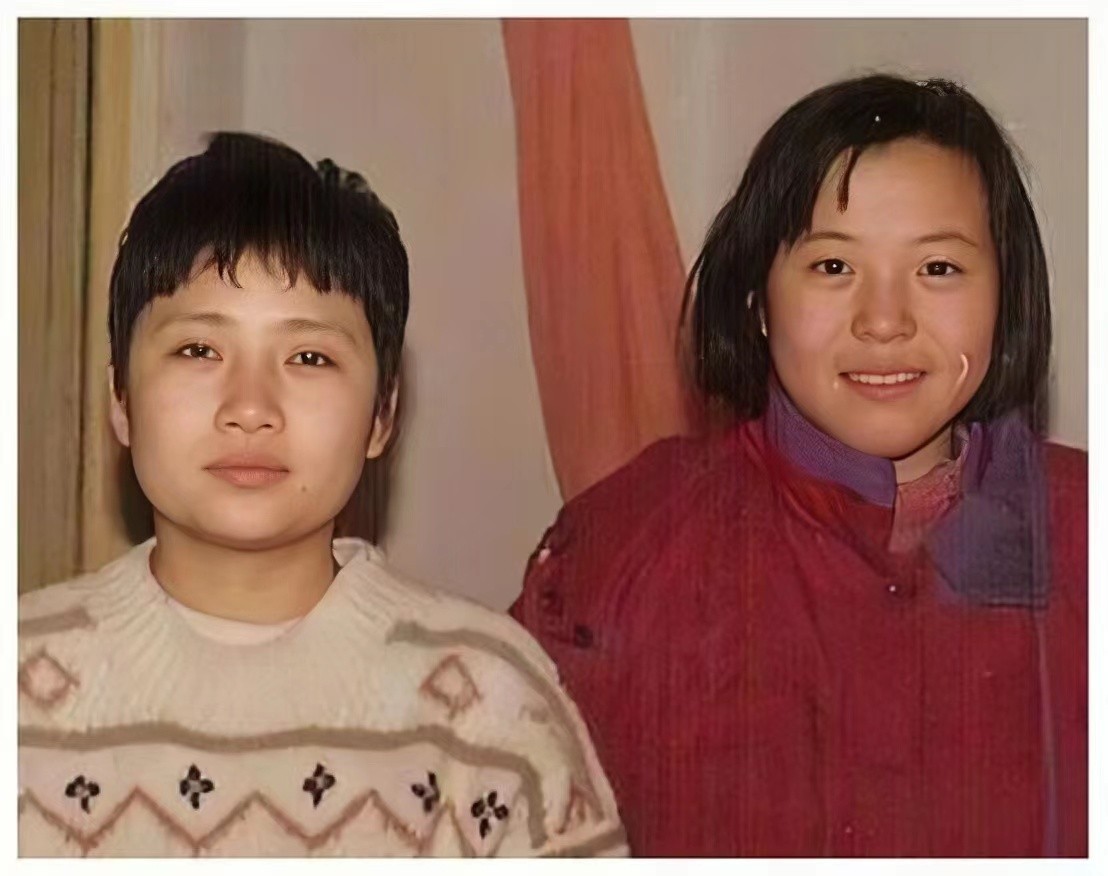 李娜出家后生活现状,李娜出家25年老母亲陪她住寺庙