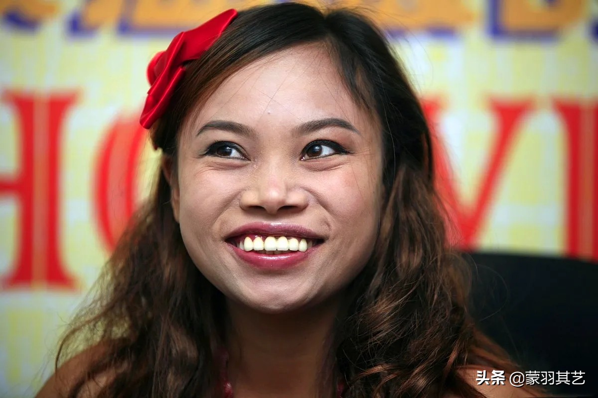 凤姐在美国修脚,为什么凤姐宁愿死在美国也不回国