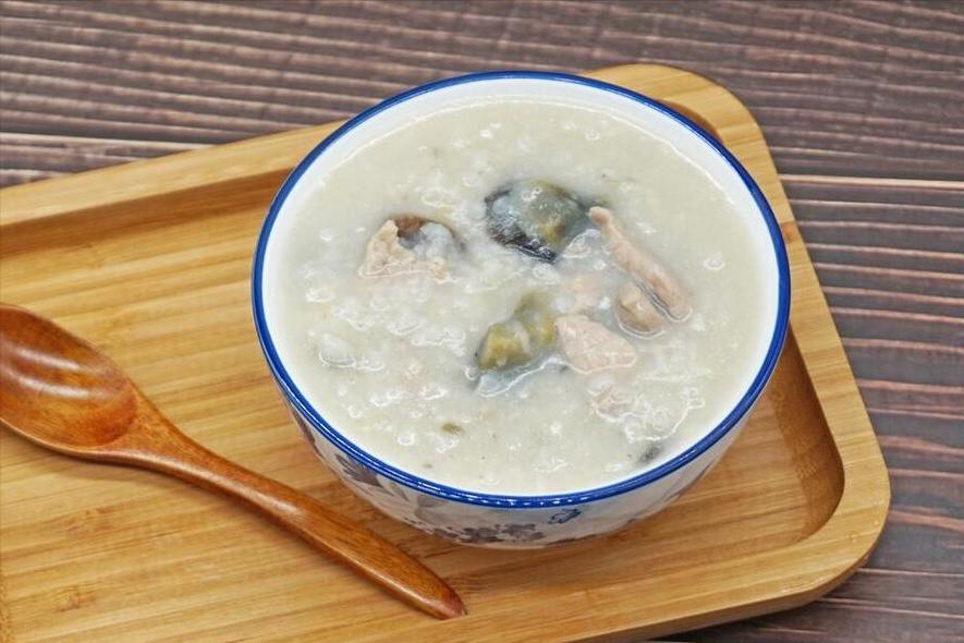 少吃花生多吃碱性菜头发乌黑,50岁后少吃花生多吃三种碱性菜