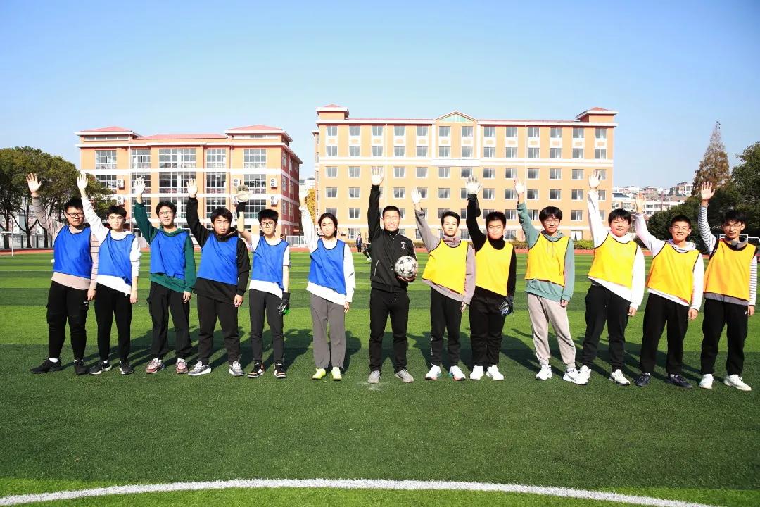 鐖辫繍鍔ㄦ墠鍋ュ悍鍥剧墖,杩愬姩寮哄仴浣撻瓌灞曠幇闈掓槬椋庨噰