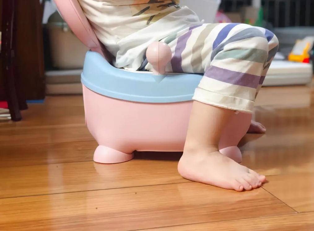 快三岁的宝宝怎么戒掉尿不湿,宝宝戒掉尿不湿可分“三步走”