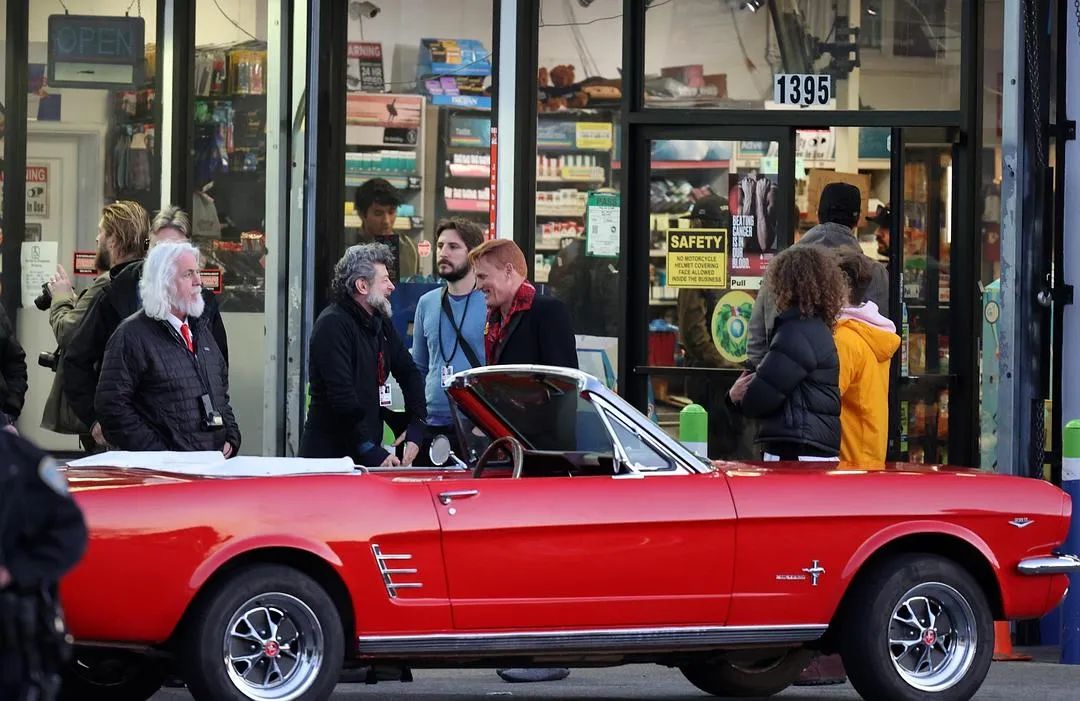 为什么《新蝙蝠侠》的蝙蝠车，简配得那么明显？｜八卦田