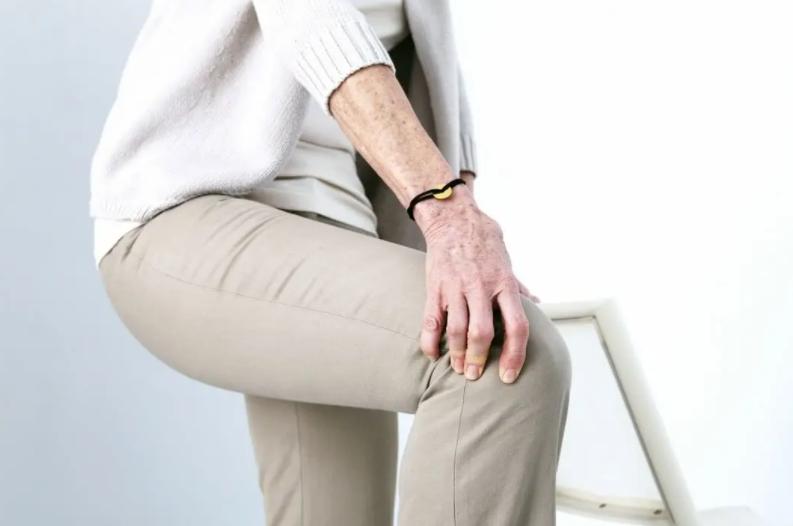 腿无力、使不上劲，是咋回事？或是缺了3种营养素，要学会补