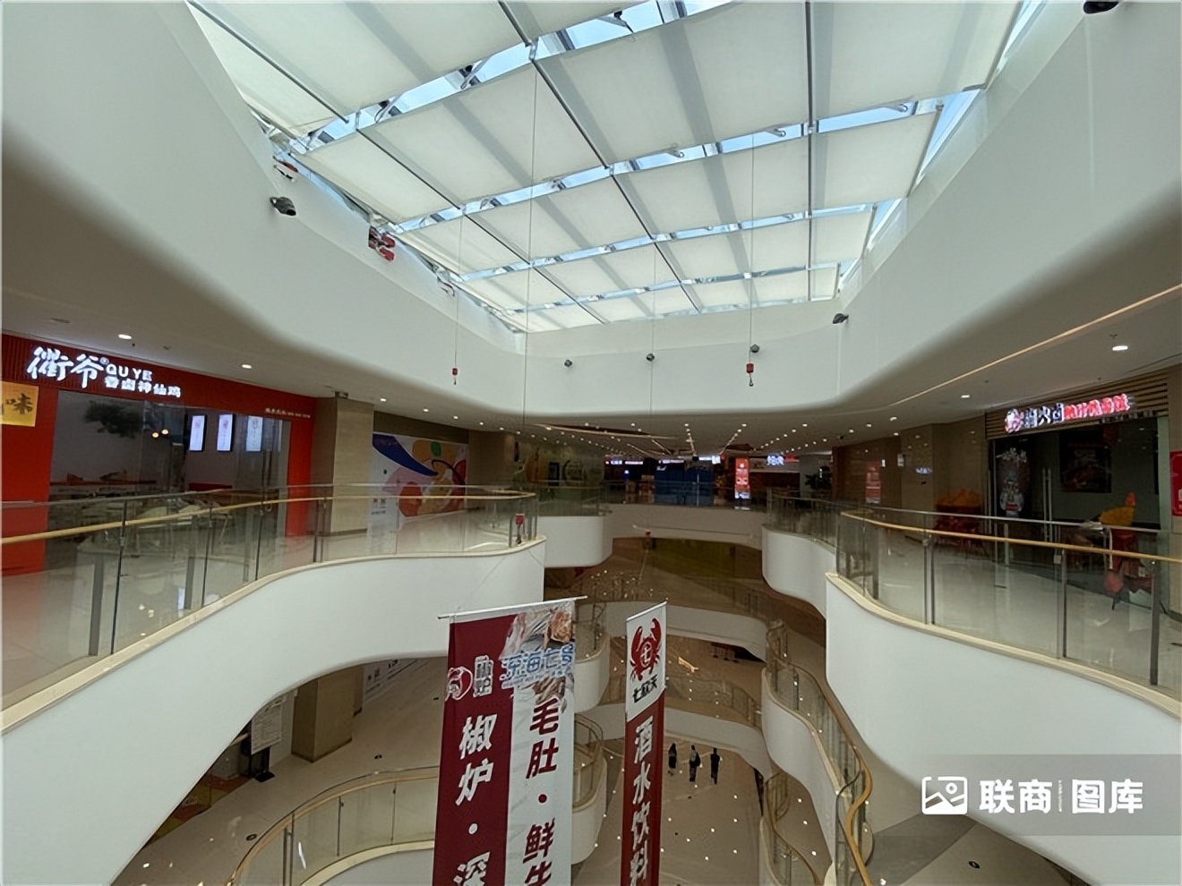 “鸽王”、潮玩街区…实探杭州近期新开的三个商场