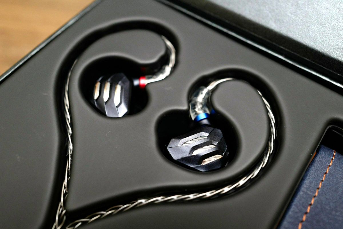 飞傲fh9和7s哪个性价比高,飞傲fa9和fh7s哪个好