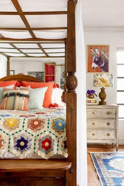 四个孩子、八匹马、八十多只鸡，漫步在一个家里：快乐的蓝狮农场