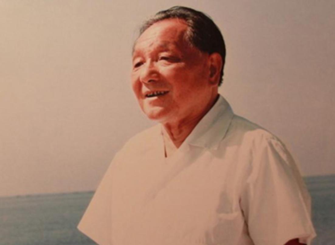 中越开战前，*小平邓**出访美国巧用奇谋，致使苏联百万大军不敢妄动