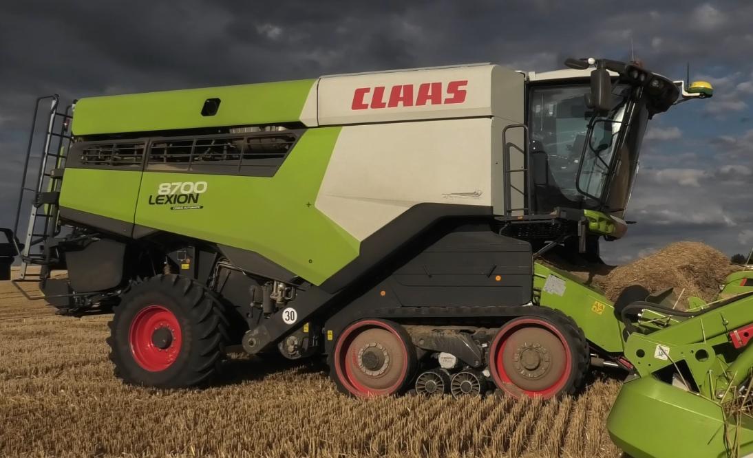 格拉斯大型联合收割机收割视频,大型克拉斯收割机工作视频