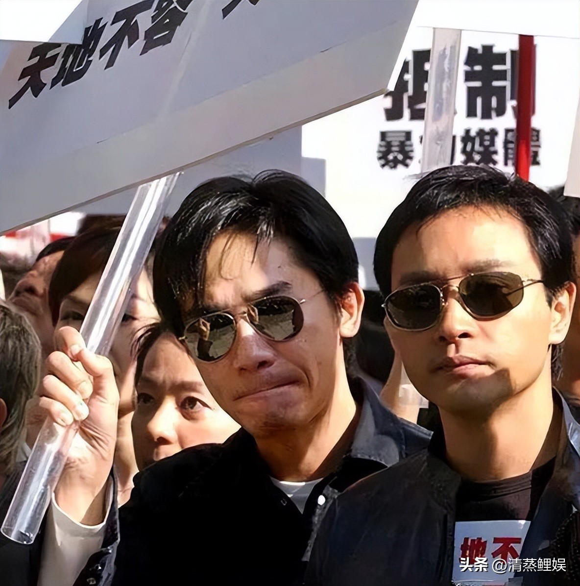 “肩带滑落”刘嘉玲：深夜被绑3小时，金像奖受难堪，后拉黑杨颖