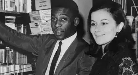 球王贝利弥留之际,球王贝利停止化疗