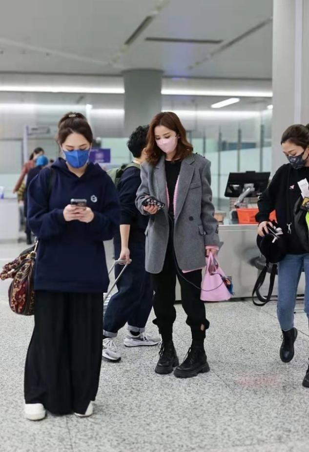 阿sa白衬衫搭配,阿sa白衬衫怎么搭配